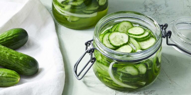 روش تهیه سس خیارشور برای ساندویچ با مواد ارزان