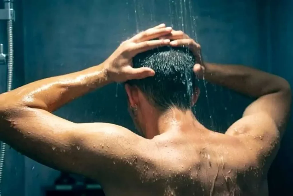 دوش گرفتن در صبح بهتر است یا در شب؟