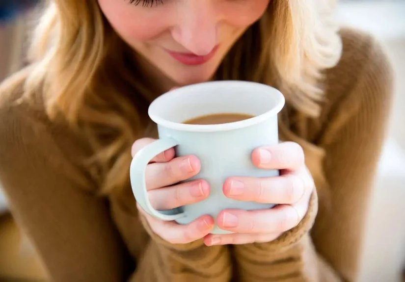 قهوه ناشتا؛ فاجعه یا فرصت؟ عوارض و فواید نوشیدن قهوه با شکم خالی