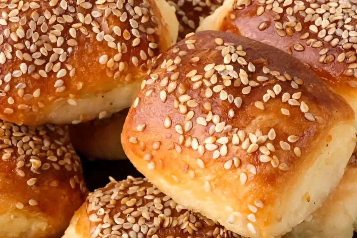 Read more about the article چگونه ولع به خوردن شیرینی‌جات را مهار کنیم؟