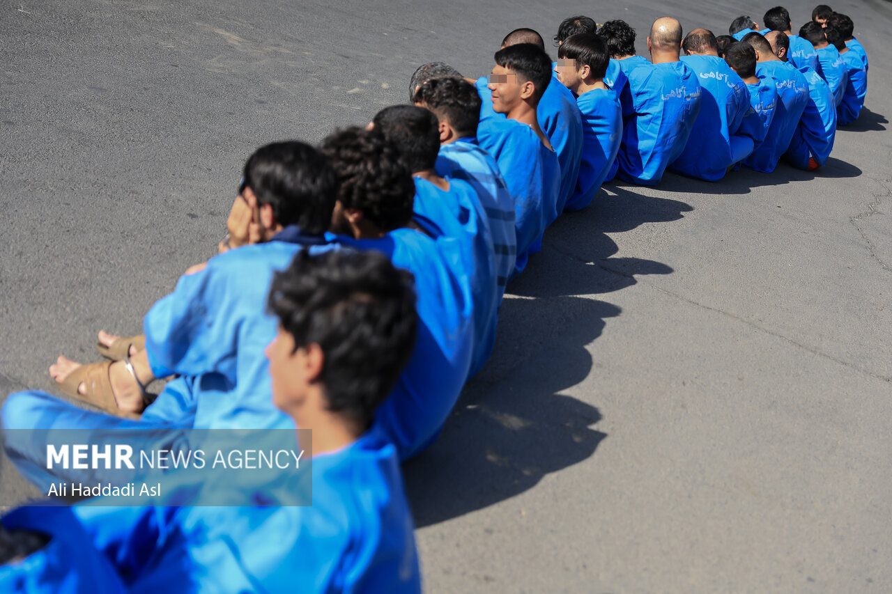 پلیس خمینی‌شهر ۴۷ محکوم فراری را در عملیاتی گسترده دستگیر کرد