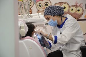 Read more about the article اولین ویزیت دندانپزشکی کودکان چه زمانی باید انجام شود؟