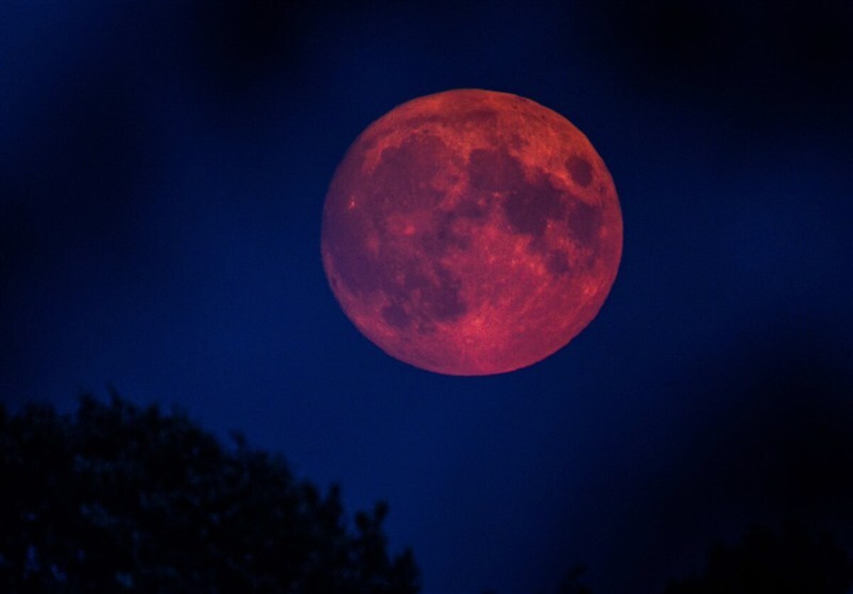 Read more about the article ماه‌گرفتگی کلی امشب آسمان ایران را سرخ می‌کند