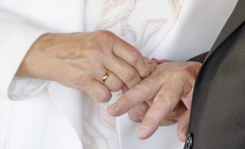 Read more about the article ازدواج مرد جوان با پیرزن همسایه زندگی مشترک را به بحران کشاند