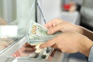 قیمت دلار اسکناسی دولتی به ۱۲۴ هزار تومان رسید